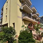 Ξενοδοχείο Kandrovi